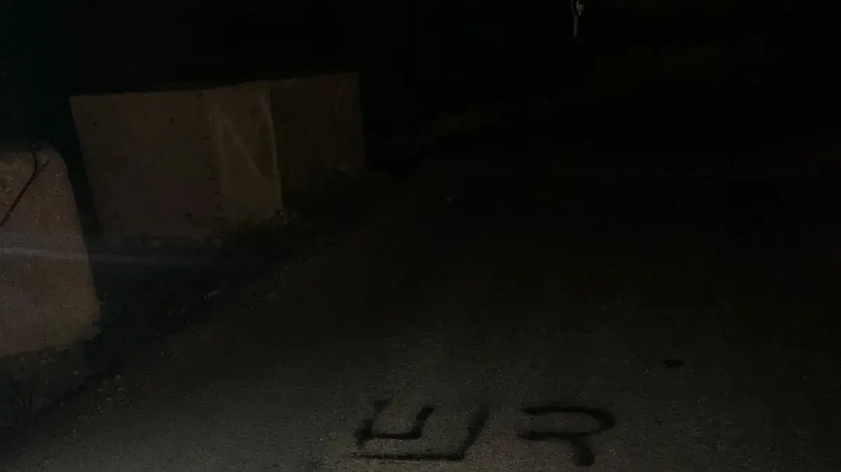 מתנחלים ריססו כתובות "דש מקומי אורי" בצומת ביתין בשומרון, 22 באפריל 2020 מתנחלים ריססו כתובות "דש מקומי אורי" בצומת ביתין בשומרון, 22 באפריל 2020