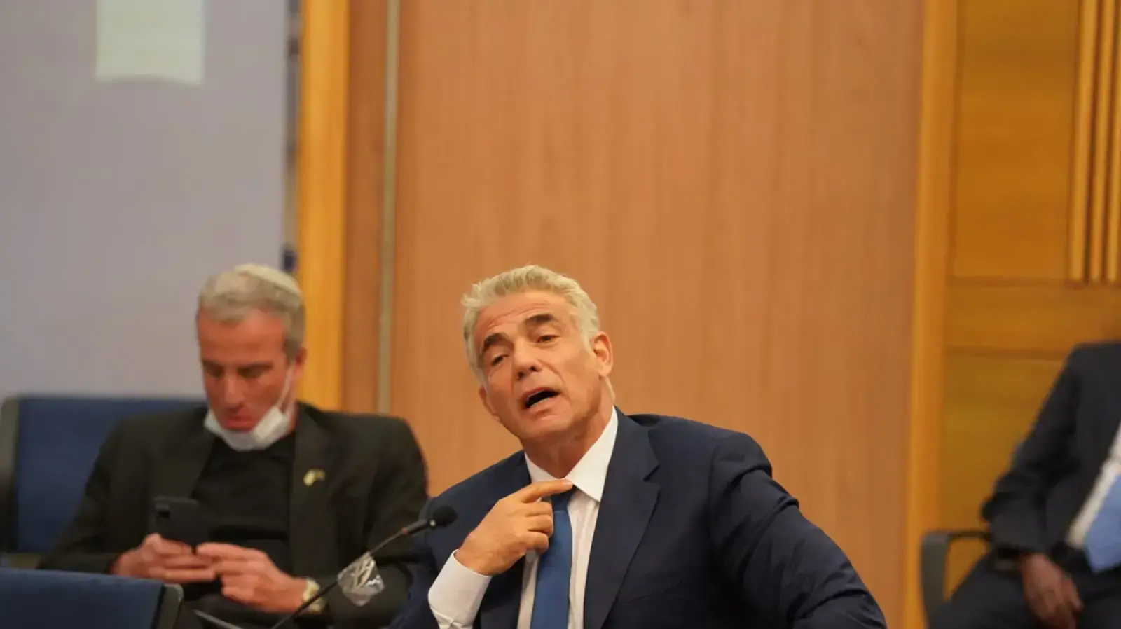 יאיר לפיד, במהלך דיון של הוועדה המסדרת בכנסת 23 באפריל 2020 יאיר לפיד, במהלך דיון של הוועדה המסדרת בכנסת 23 באפריל 2020