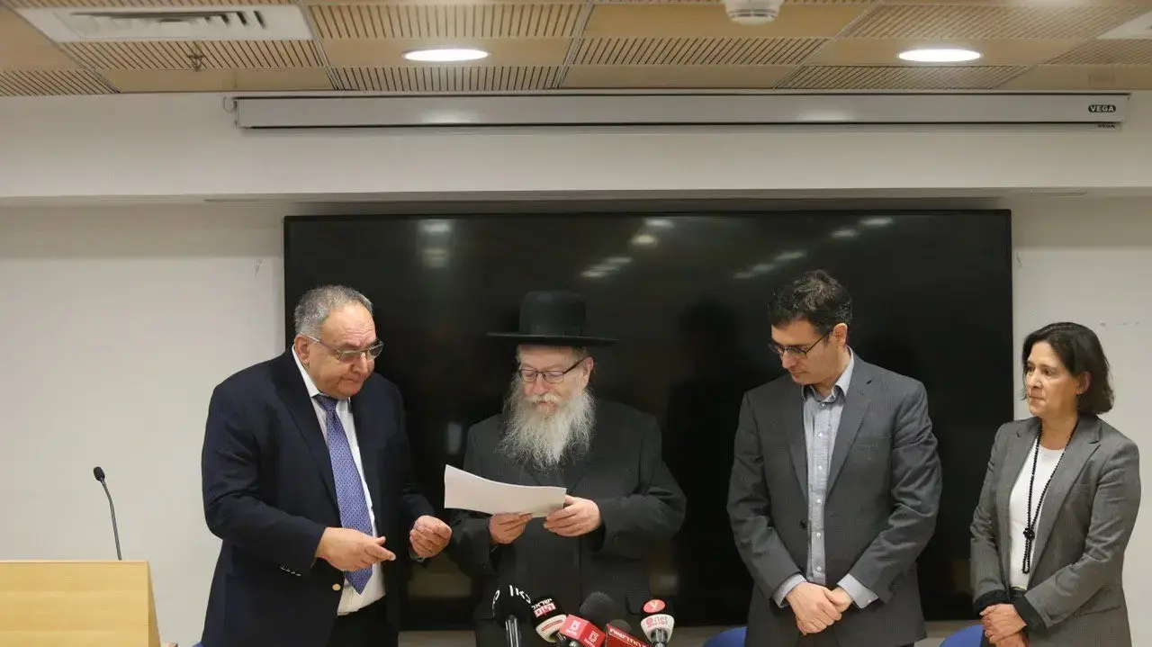 שר הבריאות יעקב ליצמן ויו"ר ועדת הסל, פרופ' זאב רוטשטיין במסיבת עיתונאים להכרזת סל התרופות 2020, ירושלים 7 בינואר 2020