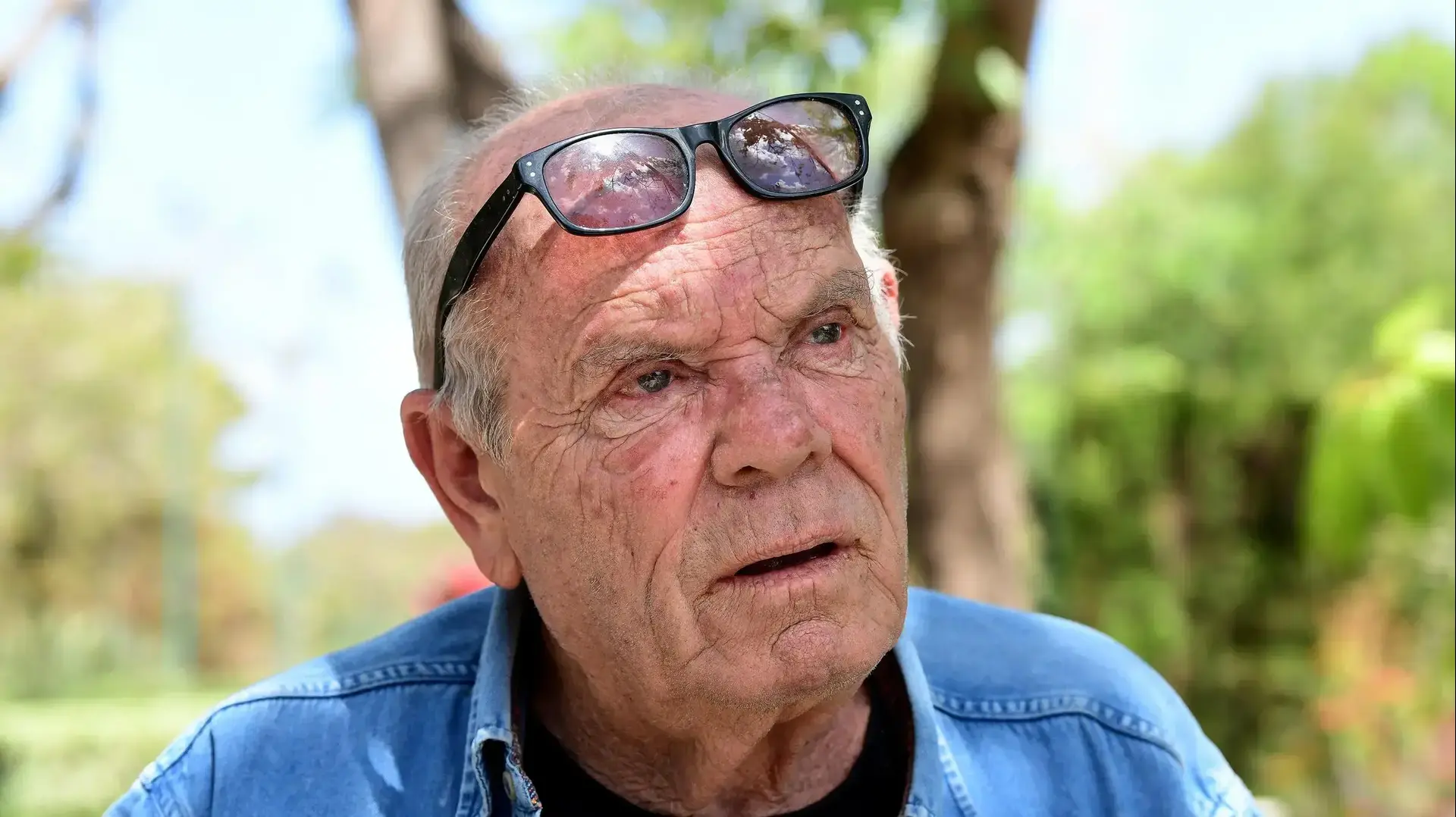 שלמה וישינסקי, בית הקברות קריית שאול, תל אביב 26 באפריל 2020 שלמה וישינסקי, בית הקברות קריית שאול, תל אביב 26 באפריל 2020
