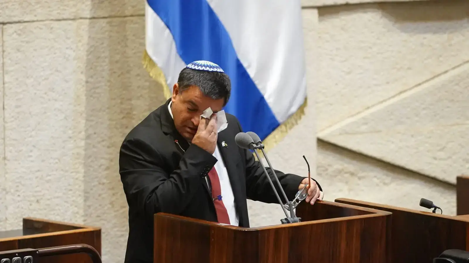 ח"כ מיכאל ביטון באירוע לציון יום הזיכרון בכנסת, 28 באפריל 2020
ח"כ מיכאל ביטון באירוע לציון יום הזיכרון בכנסת, 28 באפריל 2020