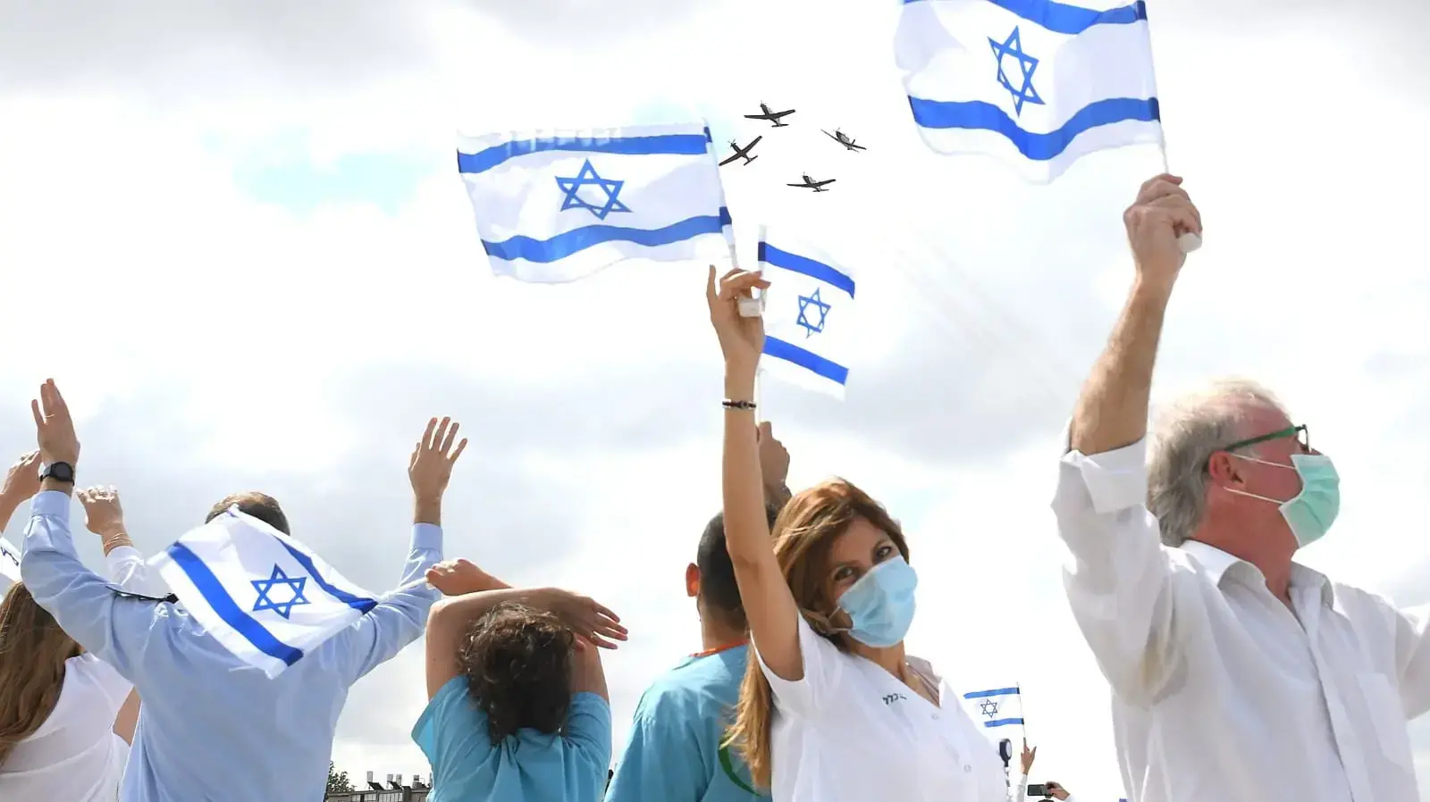 צוותי הרופאה בבלינסון נרגשים בעת הגעת המטס לרגל יום העצמאות 29 באפריל 2020