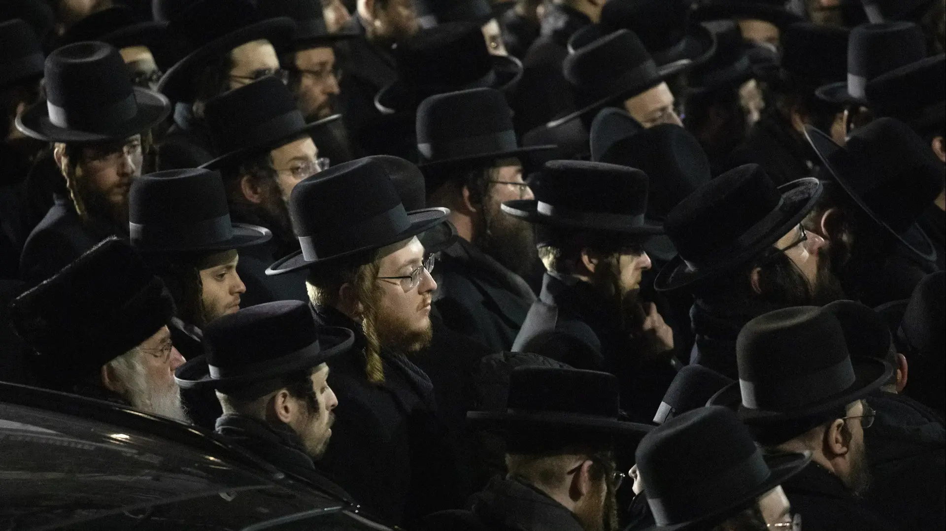 הלווויה המונית בקהילה החרדית בוויליאמסבורג שבניו יורק. 29 באפריל 2020