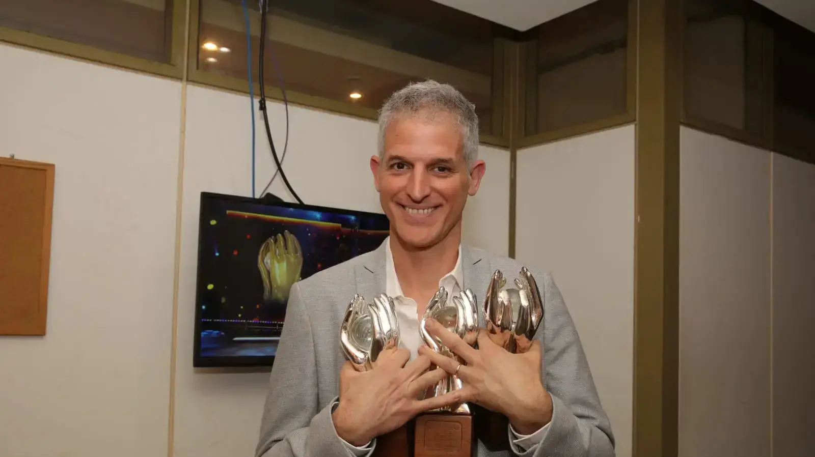 רשף לוי טקס פרסי הטלוויזיה לשנת 2019 של האקדמיה הישראלית לקולנוע וטלוויזיה, שהתקיים ב-29 באפריל 2020 ושודר בכאן 11 רשף לוי טקס פרסי הטלוויזיה לשנת 2019 של האקדמיה הישראלית לקולנוע וטלוויזיה, שהתקיים ב-29 באפריל 2020 ושודר בכאן 11