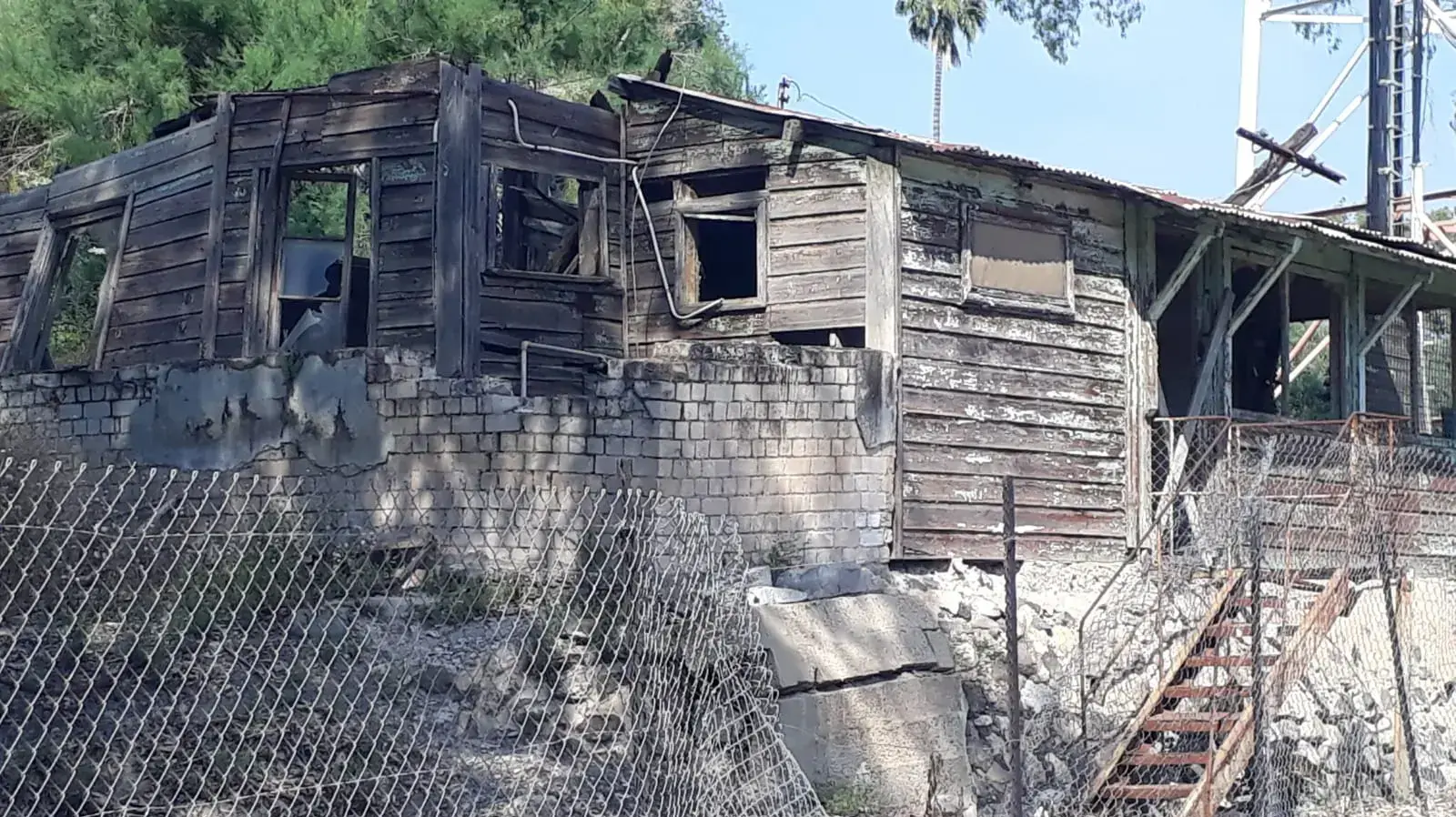 "צריף יצחקי" וסכר דגניה. "צריף יצחקי" וסכר דגניה.