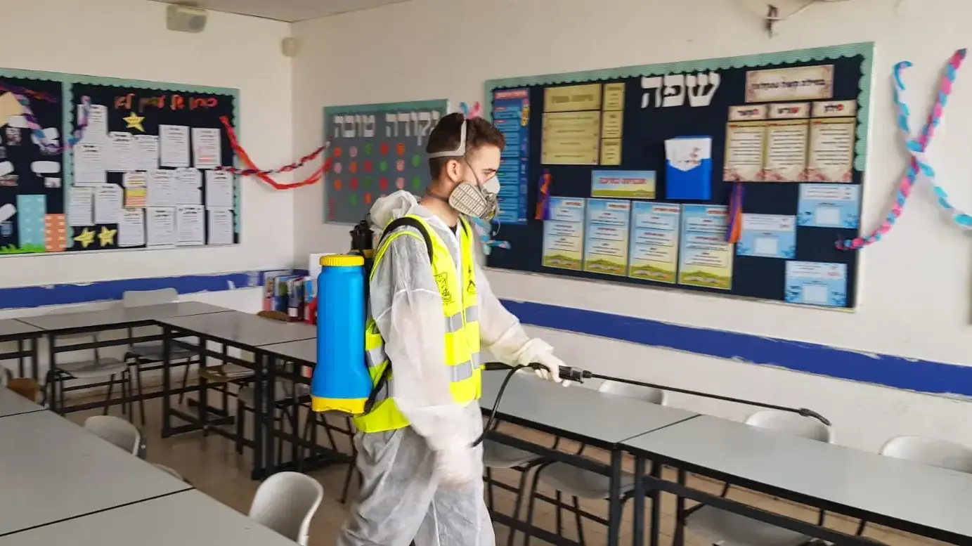חיטוי בתי ספר בנוף הגליל (נצרת עילית), 2 במאי 2020 