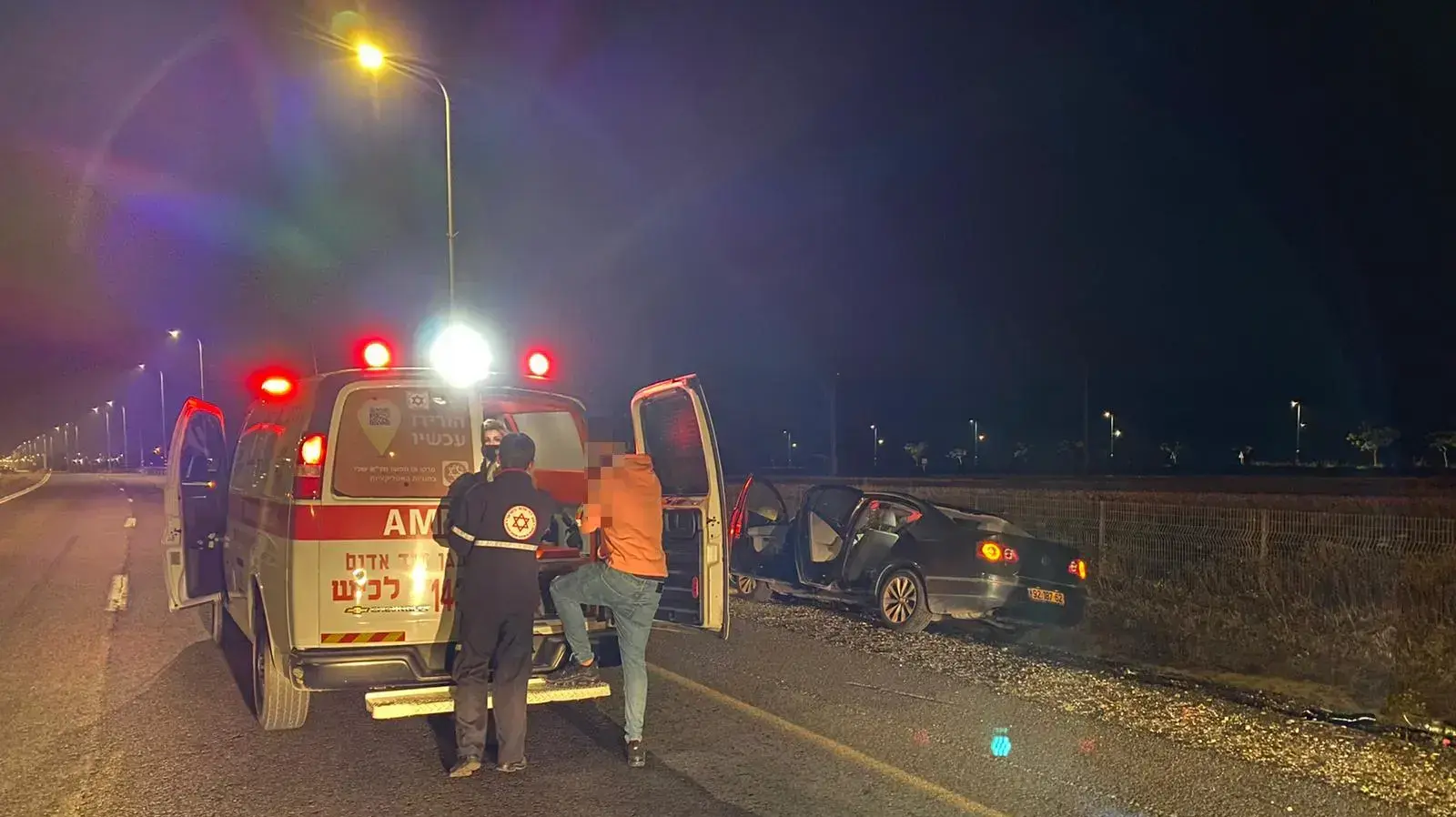 זירת תאונת הטרקטורון בכביש 4 סמוך לניצן זירת תאונת הטרקטורון בכביש 4 סמוך לניצן
