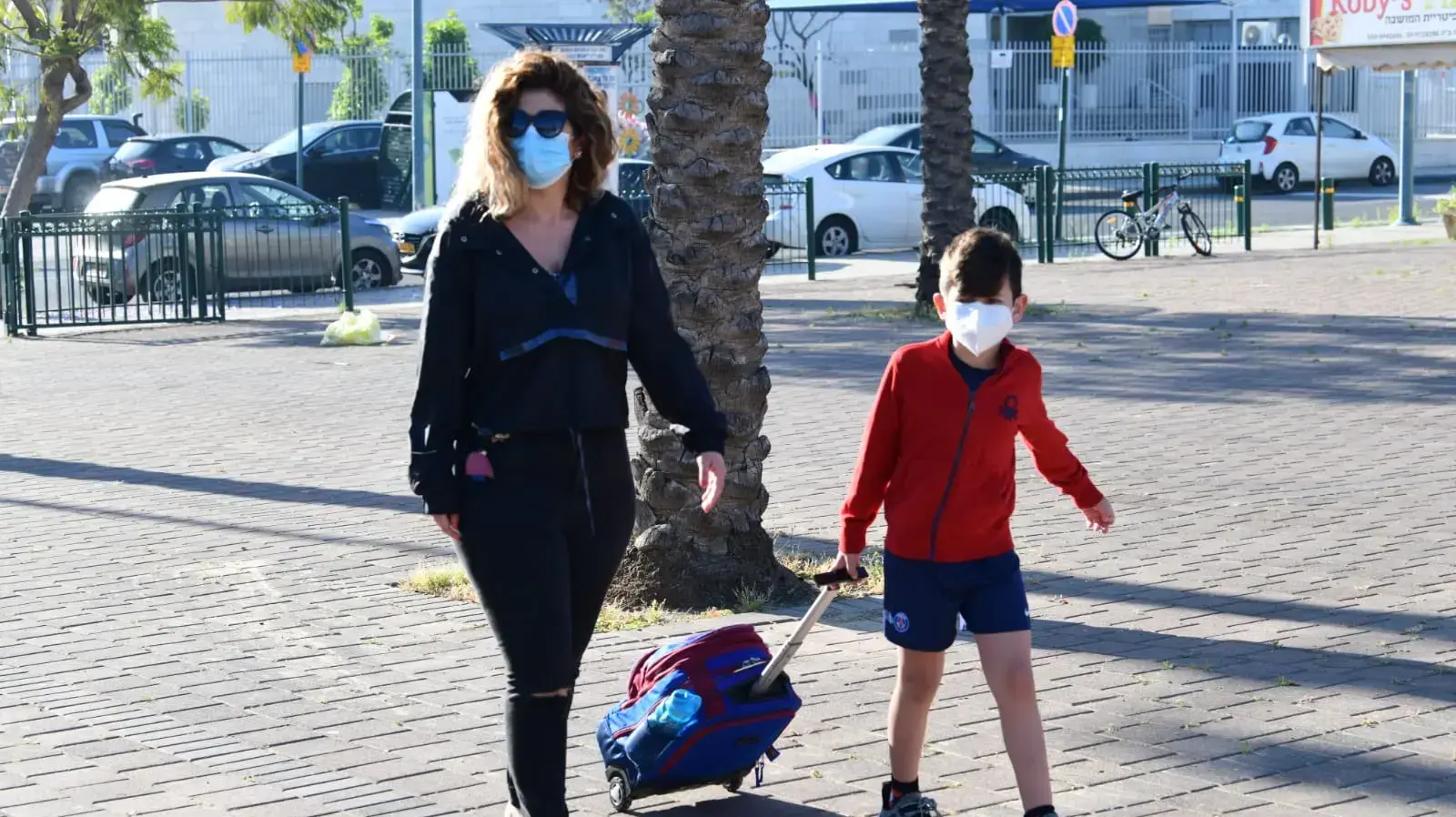 חזרה ללימודים בבית הספר בר לב בפתח תקווה, 3 במאי 2020 חזרה ללימודים בבית הספר בר לב בפתח תקווה, 3 במאי 2020