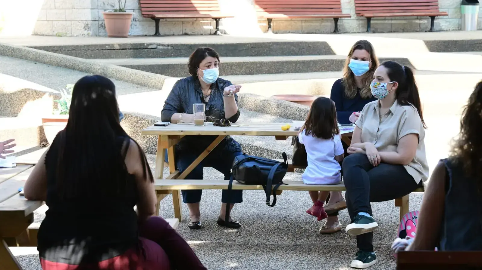 צוות מורות בית ספר תיכון אחד העם בפתח תקוה בישיבת צוות. לקראת פתיחת בית הספר מחר, 3 במאי 2020 צוות מורות בית ספר תיכון אחד העם בפתח תקוה בישיבת צוות. לקראת פתיחת בית הספר מחר, 3 במאי 2020