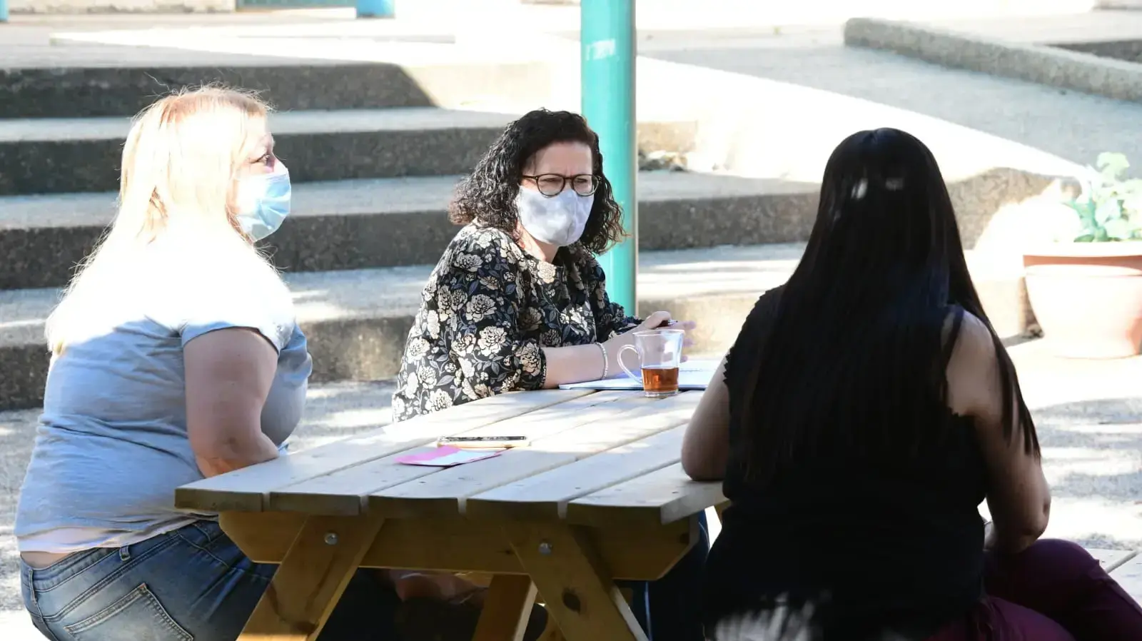 צוות מורות בית ספר תיכון אחד העם בפתח תקוה בישיבת צוות. לקראת פתיחת בית הספר מחר, 3 במאי 2020 צוות מורות בית ספר תיכון אחד העם בפתח תקוה בישיבת צוות. לקראת פתיחת בית הספר מחר, 3 במאי 2020