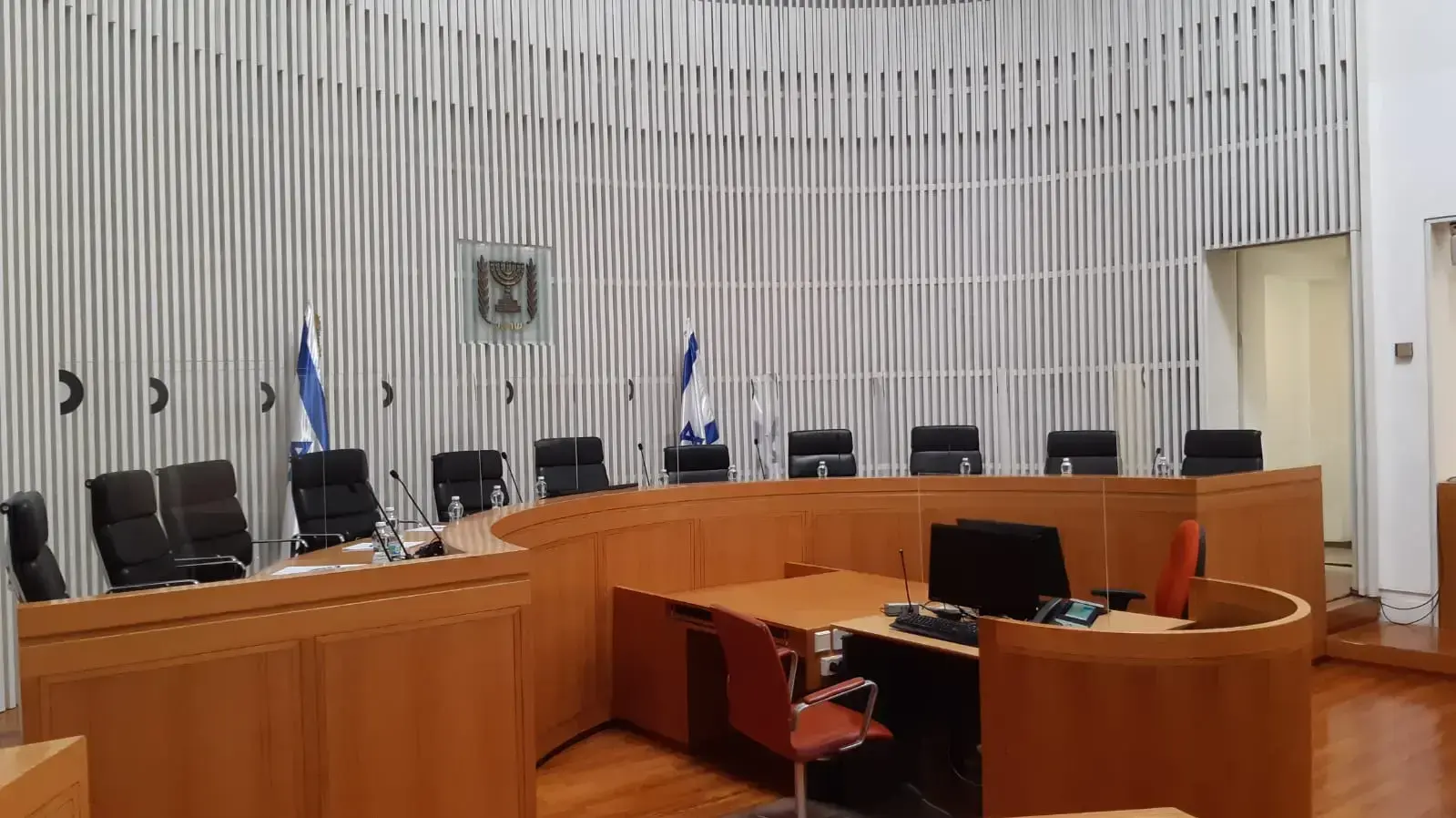 אולם ג' בבג"ץ, שבו ייערך היום הדיון בנושא כהונת נתניהו, 3 במאי 2020 אולם ג' בבג"ץ, שבו ייערך היום הדיון בנושא כהונת נתניהו, 3 במאי 2020