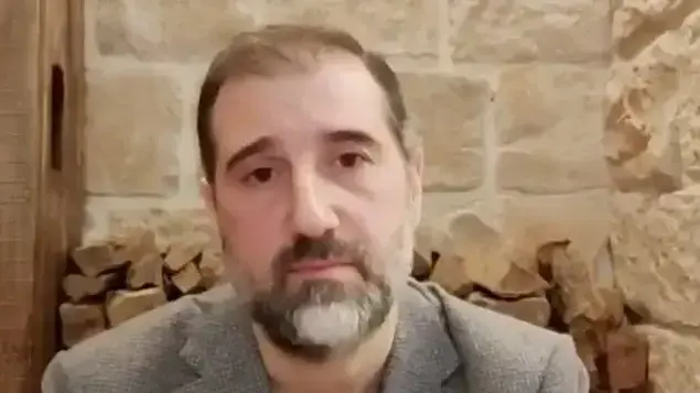 ראמי מחלוף, בן דודו של נשיא סוריה בשאר אסד, בסרטון בפייסבוק 30 באפריל 2020 ראמי מחלוף, בן דודו של נשיא סוריה בשאר אסד, בסרטון בפייסבוק 30 באפריל 2020