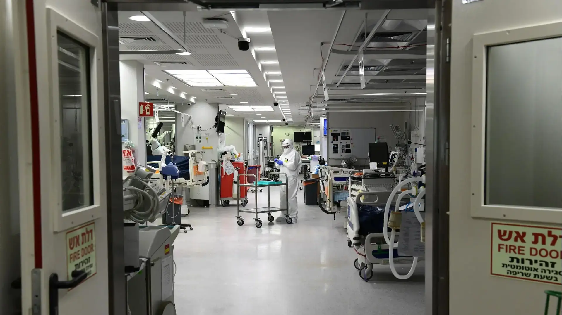 מחלקה לטיפול בחולי קורונה בבית חולים השרון בפתח תקווה 4 במאי 2020 מחלקה לטיפול בחולי קורונה בבית חולים השרון בפתח תקווה 4 במאי 2020