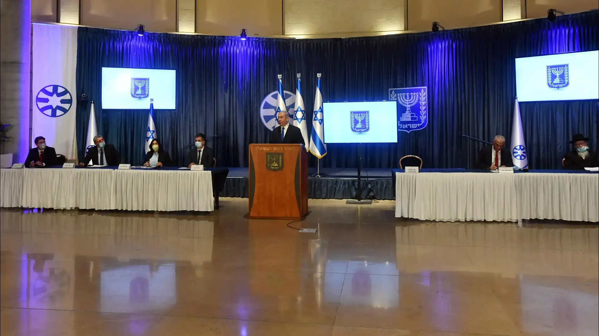 ראש הממשלה בנימין נתניהו, שר האוצר משה כחלון, שר הבריאות יעקב ליצמן, שר המדע והחלל אופיר אקוניס, שר הכלכלה אלי כהן ושרת התרבות והספורט מירי רגב במסיבת עיתונאים בנושא הקלות במגבלות הקורונה. 04 במאי 2020 ראש הממשלה בנימין נתניהו, שר האוצר משה כחלון, שר הבריאות יעקב ליצמן, שר המדע והחלל אופיר אקוניס, שר הכלכלה אלי כהן ושרת התרבות והספורט מירי רגב במסיבת עיתונאים בנושא הקלות במגבלות הקורונה. 04 במאי 2020