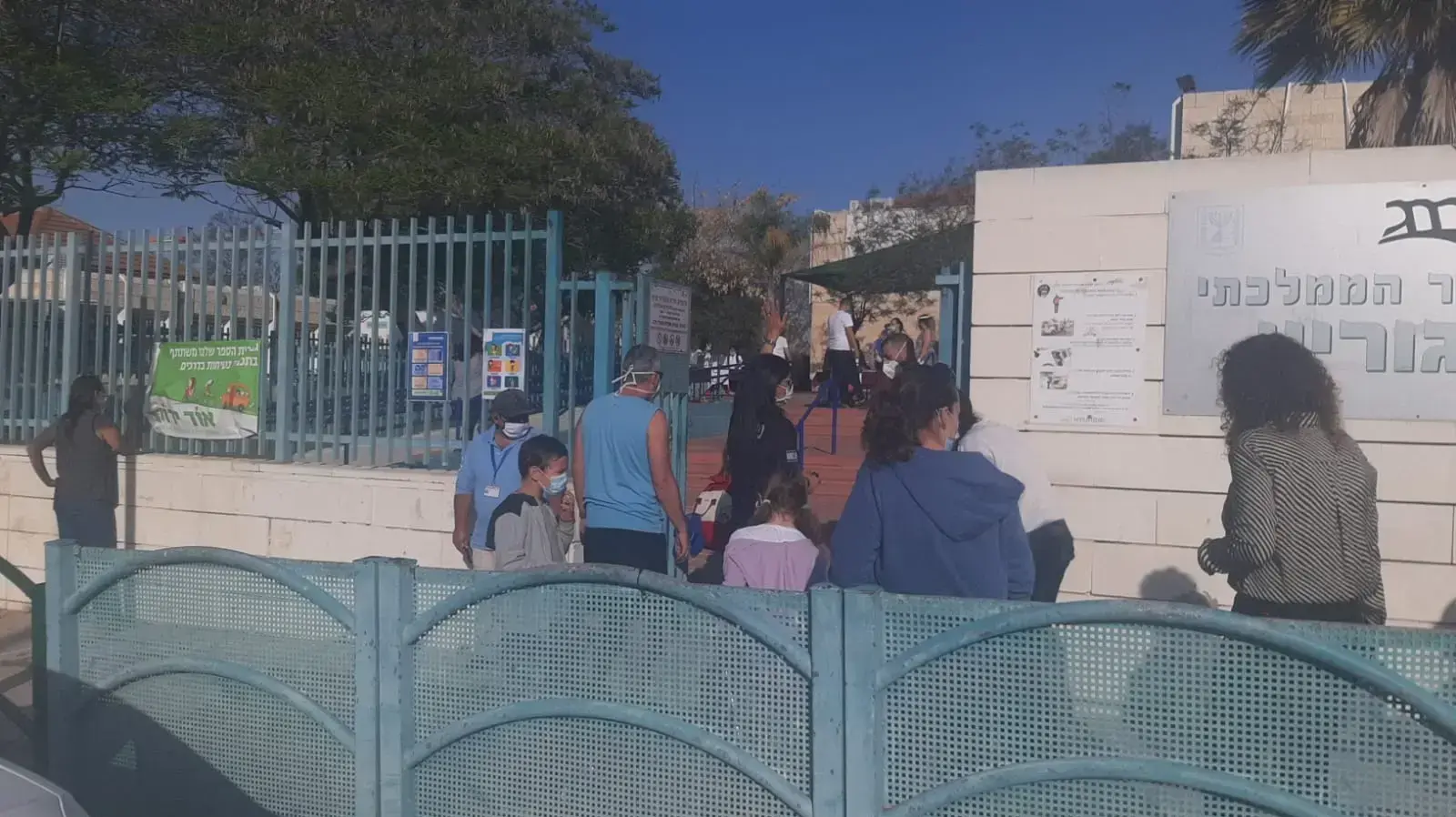 הכניסה לבית הספר בן גוריון בבאר שבע, 5 במאי 2020 הכניסה לבית הספר בן גוריון בבאר שבע, 5 במאי 2020