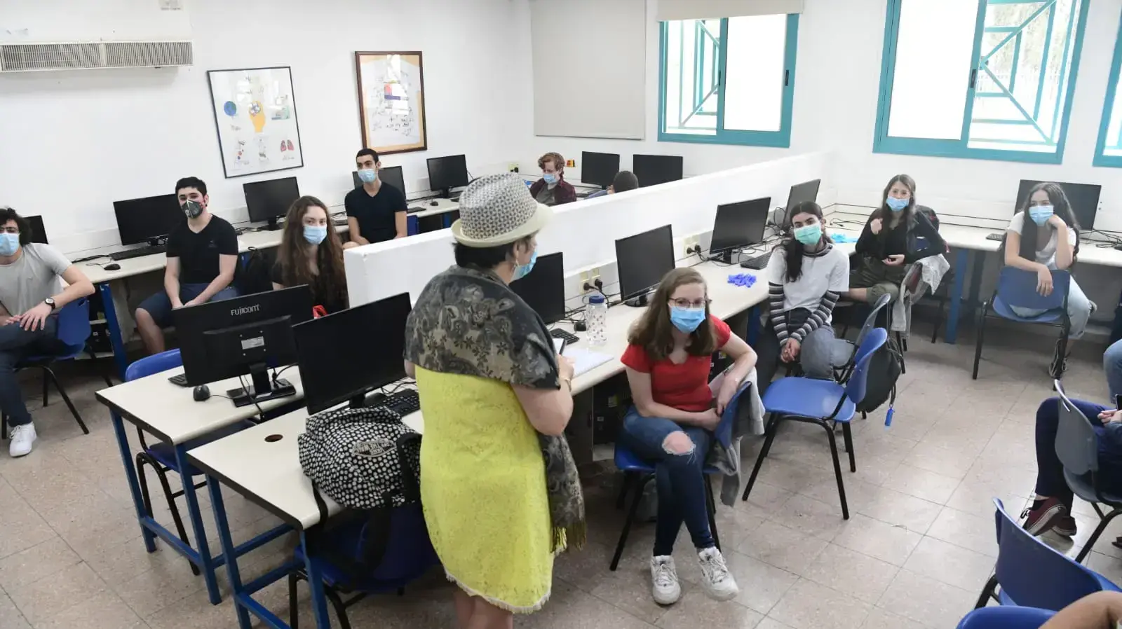 בית הספר התיכון אחד העם בפתח תקווה 5 במאי 2020 בית הספר התיכון אחד העם בפתח תקווה 5 במאי 2020