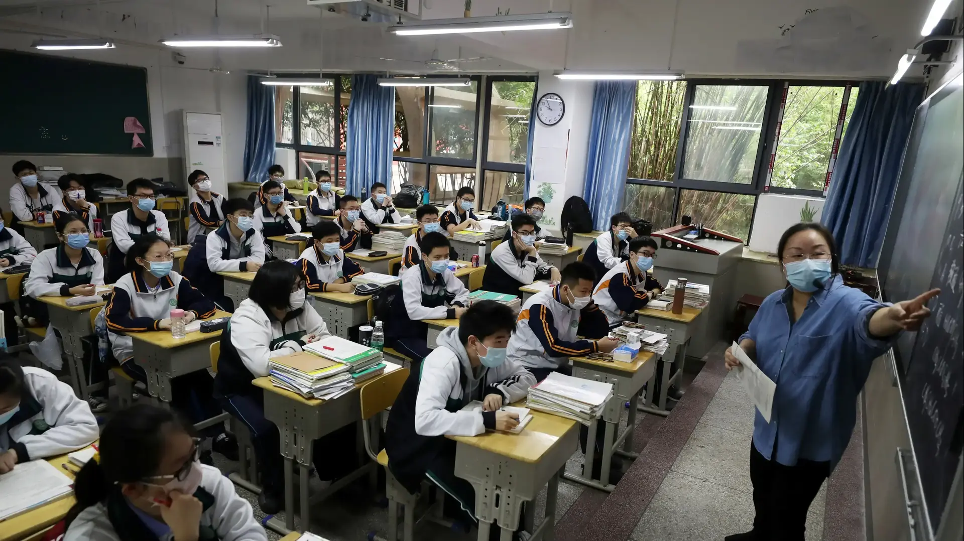 לימודים בתיכון בווהאן, סין, 6 במאי 2020 לימודים בתיכון בווהאן, סין, 6 במאי 2020