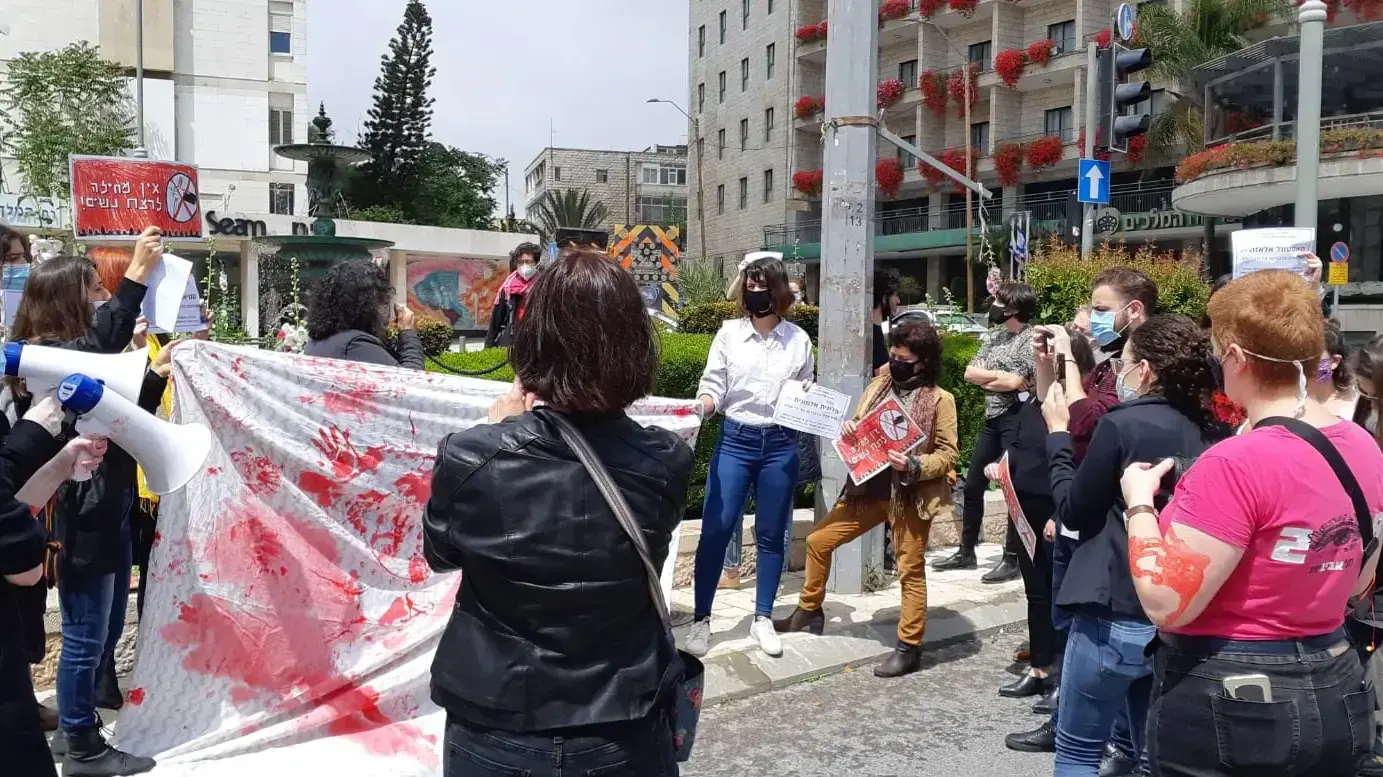 מאות הפגינו ברחבי הארץ נגד תופעת רצח הנשים, 6 במאי 2020
ירושלים מאות הפגינו ברחבי הארץ נגד תופעת רצח הנשים, 6 במאי 2020
ירושלים