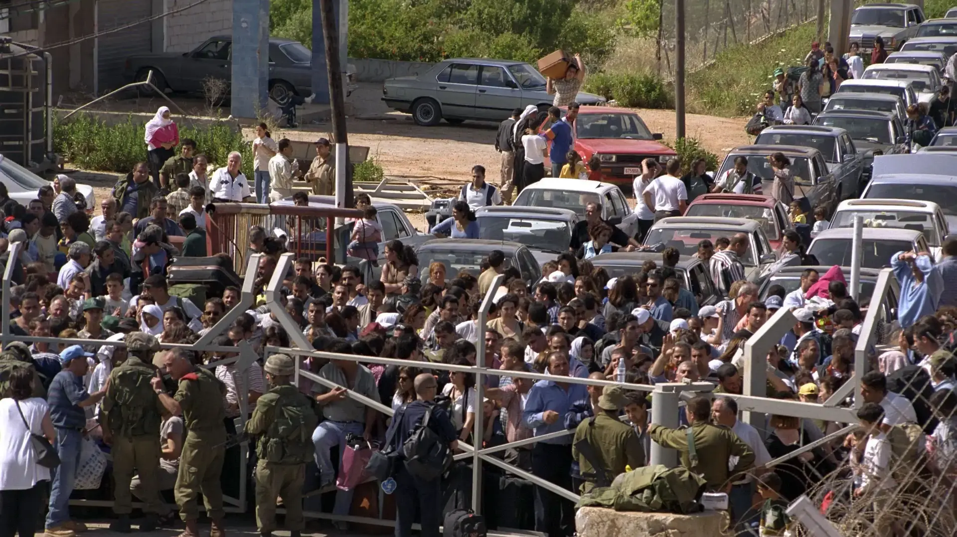 אנשי צד"ל בגבול ישראל לאחר הנסיגה מלבנון, מאי 2000 אנשי צד"ל בגבול ישראל לאחר הנסיגה מלבנון, מאי 2000