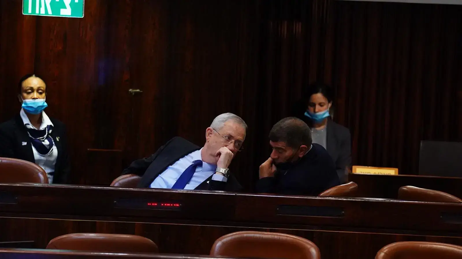 יו"ר כחול לבן בני גנץ במהלך כינוס מליאת הכנסת במסגרת הצבעה על חוק הרוטציה 7 במאי 2020 יו"ר כחול לבן בני גנץ במהלך כינוס מליאת הכנסת במסגרת הצבעה על חוק הרוטציה 7 במאי 2020