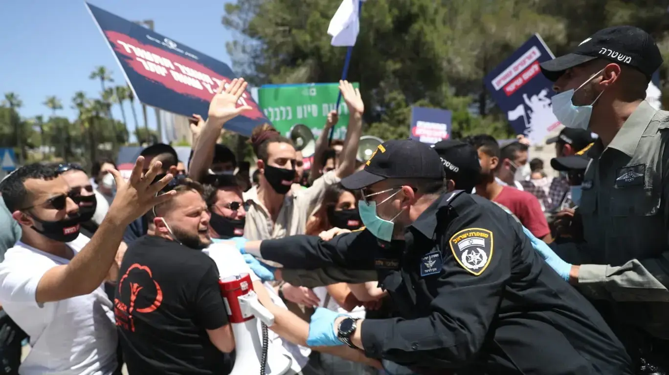 הפגנת סטודנטים כנגד הממשלה על הרעה בתנאי הסטודנטים בתקופת הקורונה, מול מבנה המועצה להשכלה גבוהה, ירושלים 7 במאי 2020 הפגנת סטודנטים כנגד הממשלה על הרעה בתנאי הסטודנטים בתקופת הקורונה, מול מבנה המועצה להשכלה גבוהה, ירושלים 7 במאי 2020