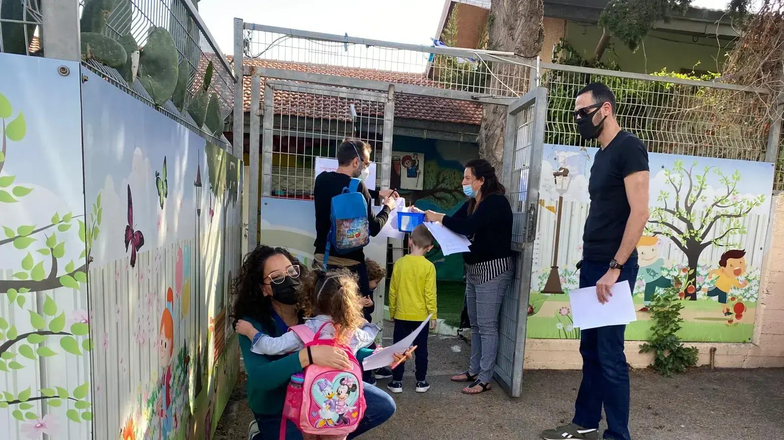ילדי חיפה חוזרים לגני הילדים, הבוקר, 10 במאי 2020
ילדי חיפה חוזרים לגני הילדים, הבוקר, 10 במאי 2020