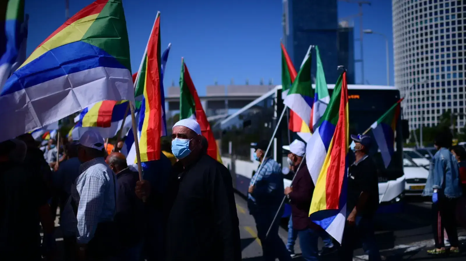 מחאת הדרוזים והצ'רקסים סמוך לגשר השלום בתל אביב 10 במאי 2020 מחאת הדרוזים והצ'רקסים סמוך לגשר השלום בתל אביב 10 במאי 2020