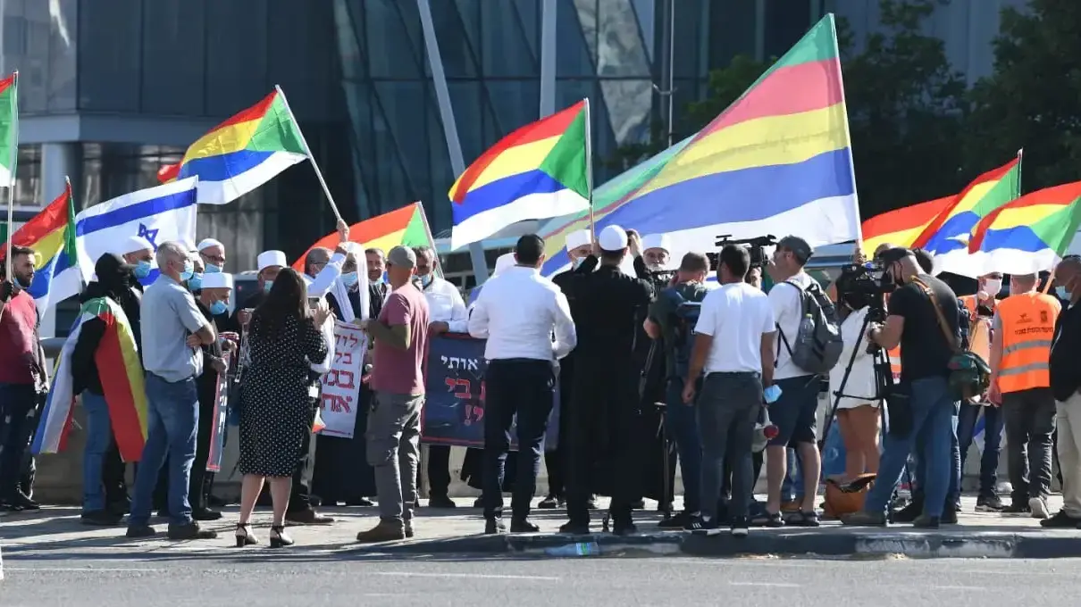 מחאת הדרוזים והצ'רקסים סמוך לגשר השלום בתל אביב 10 במאי 2020