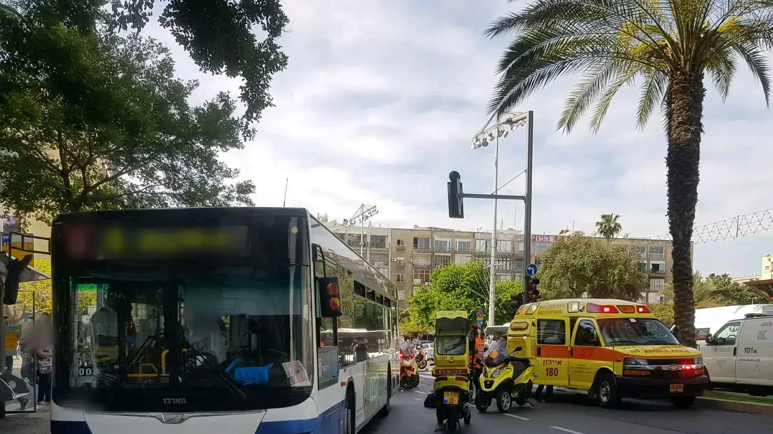 זירת תאונת הדרכים ברחוב אבן גבירול בתל אביב 11 במאי 2020 זירת תאונת הדרכים ברחוב אבן גבירול בתל אביב 11 במאי 2020
