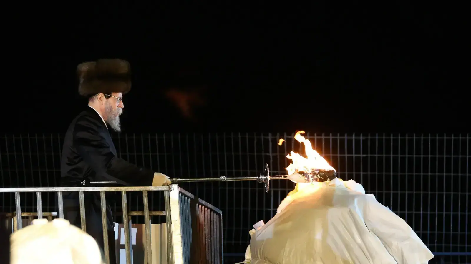 הדלקת מדורות ל"ג בעומר בקבר הרשב"י, מירון, 11 במאי 2020 הדלקת מדורות ל"ג בעומר בקבר הרשב"י, מירון, 11 במאי 2020