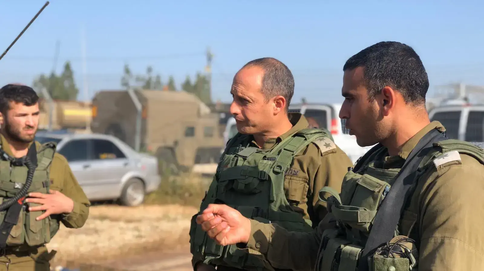 מפקד חטיבת "מנשה", אלוף-משנה יאיר פלאי ומפקד סיירת גולני, סגן-אלוף איוב כיוף בפעילות לאיתור רוצחיו של החייל עמית בן יגאל, 12 במאי 2020 מפקד חטיבת "מנשה", אלוף-משנה יאיר פלאי ומפקד סיירת גולני, סגן-אלוף איוב כיוף בפעילות לאיתור רוצחיו של החייל עמית בן יגאל, 12 במאי 2020