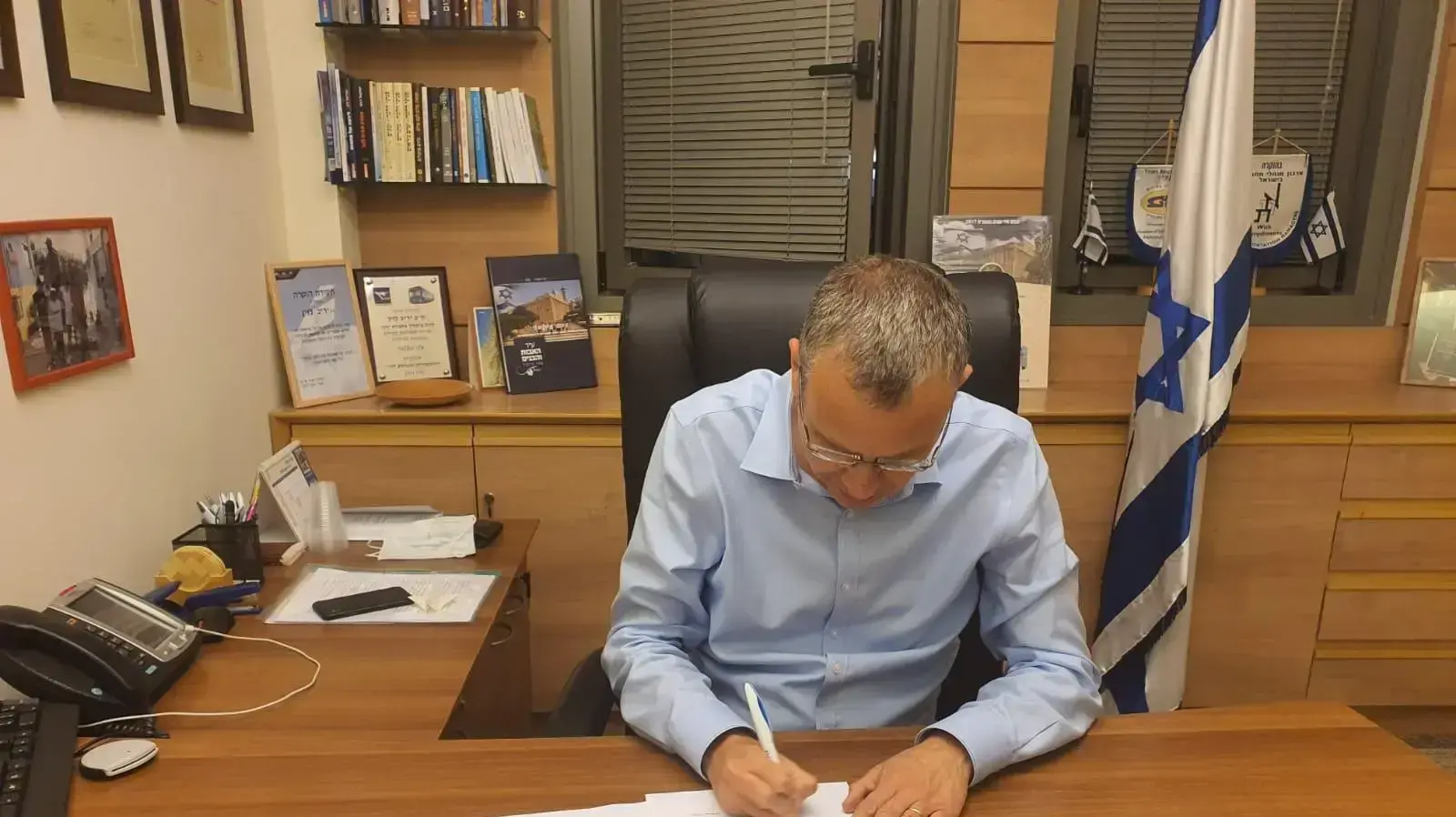 שר התיירות יריב לוין מגיש את התפטרותו מהממשלה 12 במאי 2020
שר התיירות יריב לוין מגיש את התפטרותו מהממשלה 12 במאי 2020
