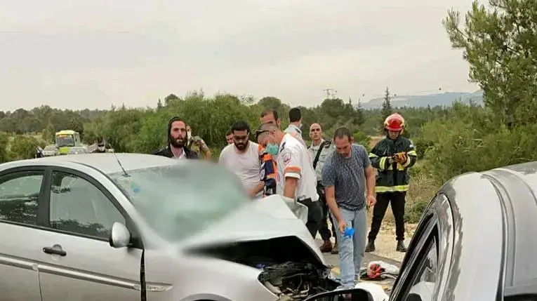 זירת תאונת הדרכים החזיתית בה נהרג גבר כבן 30 בכביש 367 בסמוך לבית שמש. 13 במאי 2020 זירת תאונת הדרכים החזיתית בה נהרג גבר כבן 30 בכביש 367 בסמוך לבית שמש. 13 במאי 2020