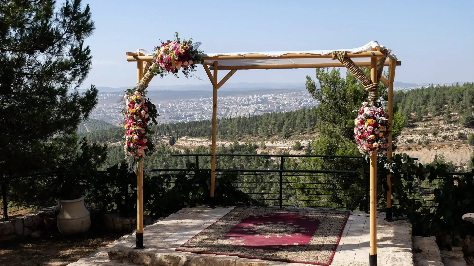 חופה לחתונה בגן האירועים ביער משואות בגוש עציון. 18 ביולי 2019
