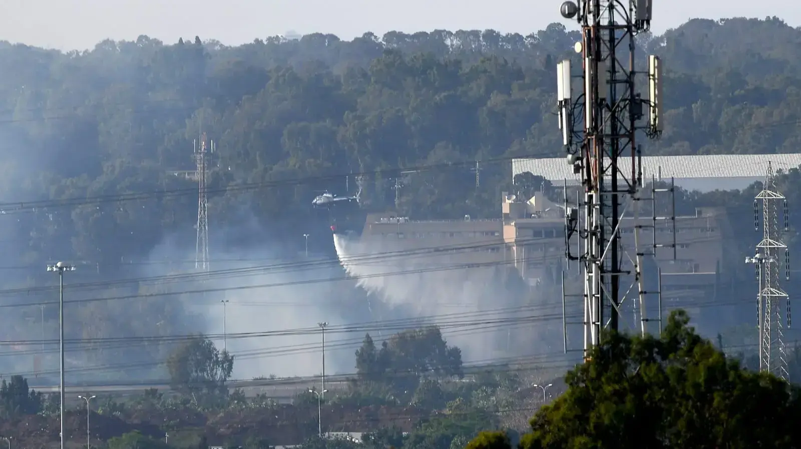 מסוק כיבוי אש בשריפה בין צומת מורשה לתקווה בכביש 5, 16 במאי 2020 מסוק כיבוי אש בשריפה בין צומת מורשה לתקווה בכביש 5, 16 במאי 2020