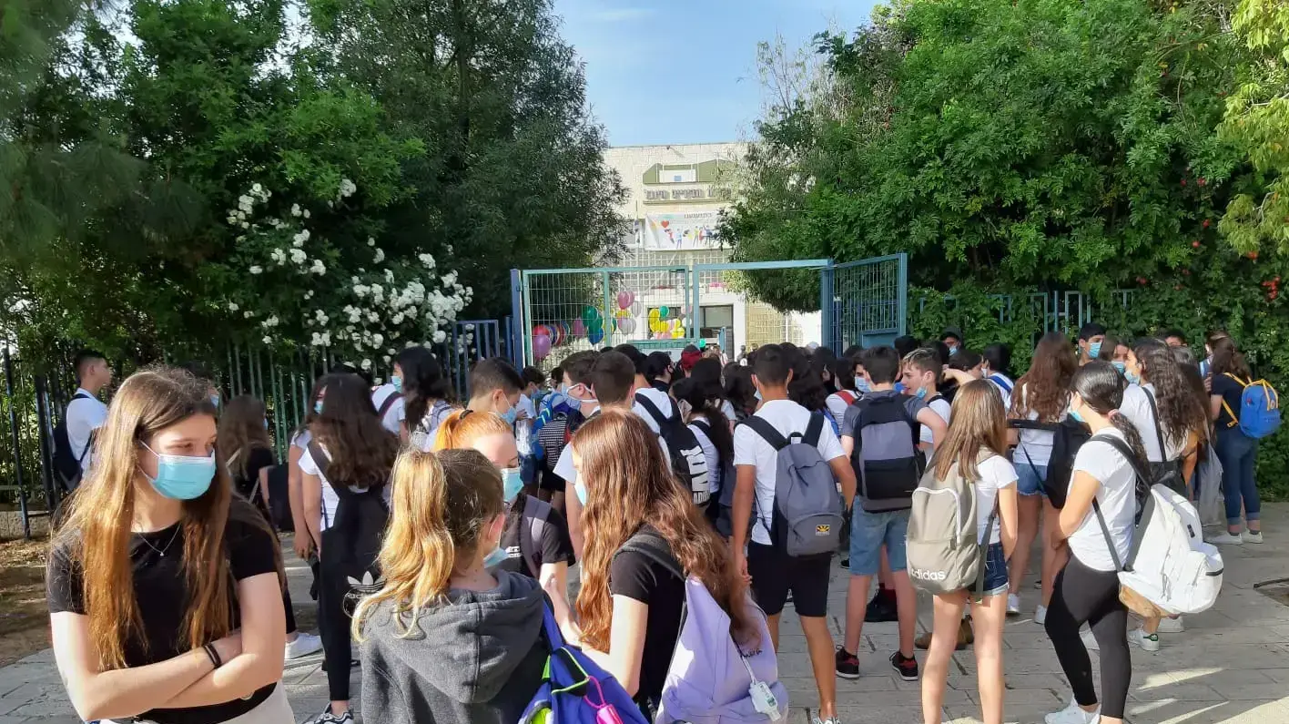 חזרה לשגרה - תלמידים חוזרים ללימודים, חטיבת ביניים היובל, מבשרת ציון, 17 במאי 2020 חזרה לשגרה - תלמידים חוזרים ללימודים, חטיבת ביניים היובל, מבשרת ציון, 17 במאי 2020