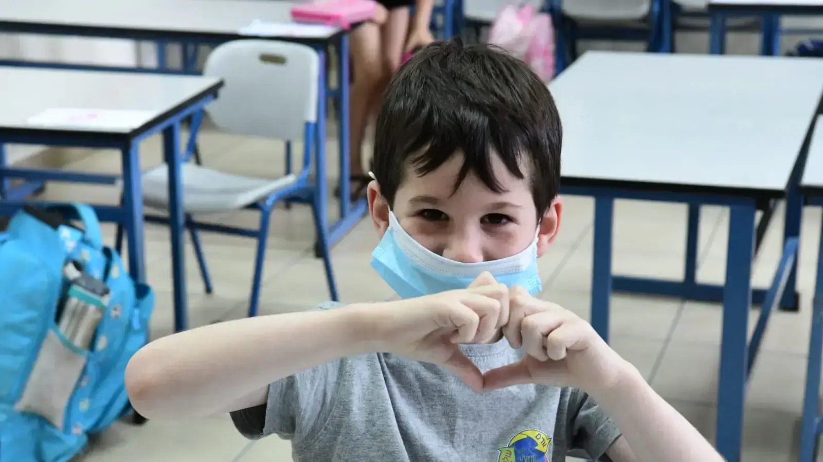 חזרה לשגרה - תלמידים חוזרים ללימודים, בית ספר שמעוני בגבעתיים, 17 במאי 2020 חזרה לשגרה - תלמידים חוזרים ללימודים, בית ספר שמעוני בגבעתיים, 17 במאי 2020