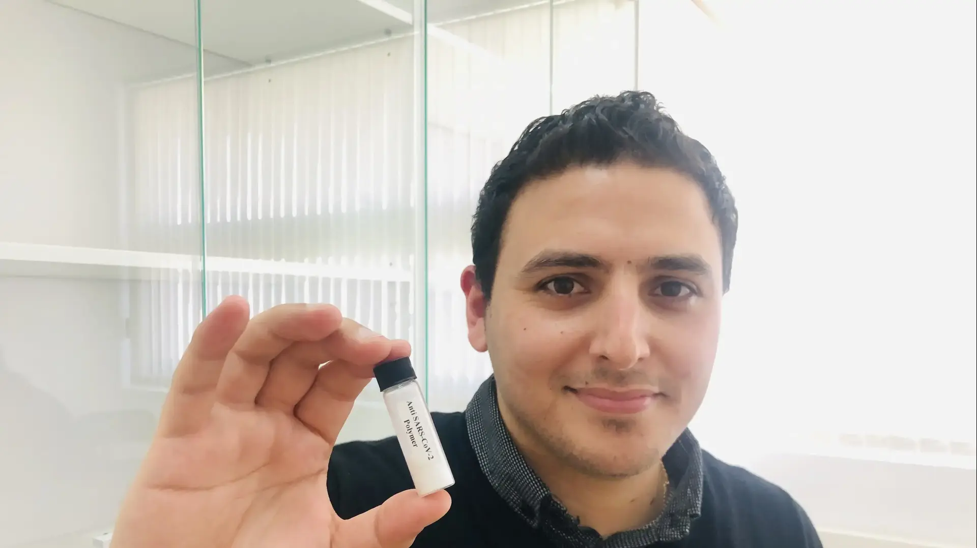 ד"ר שאדי פרח חוקר מהטכניון שפיתח חומרי חיטוי חכמים נגד נגיף הקורונה ד"ר שאדי פרח חוקר מהטכניון שפיתח חומרי חיטוי חכמים נגד נגיף הקורונה