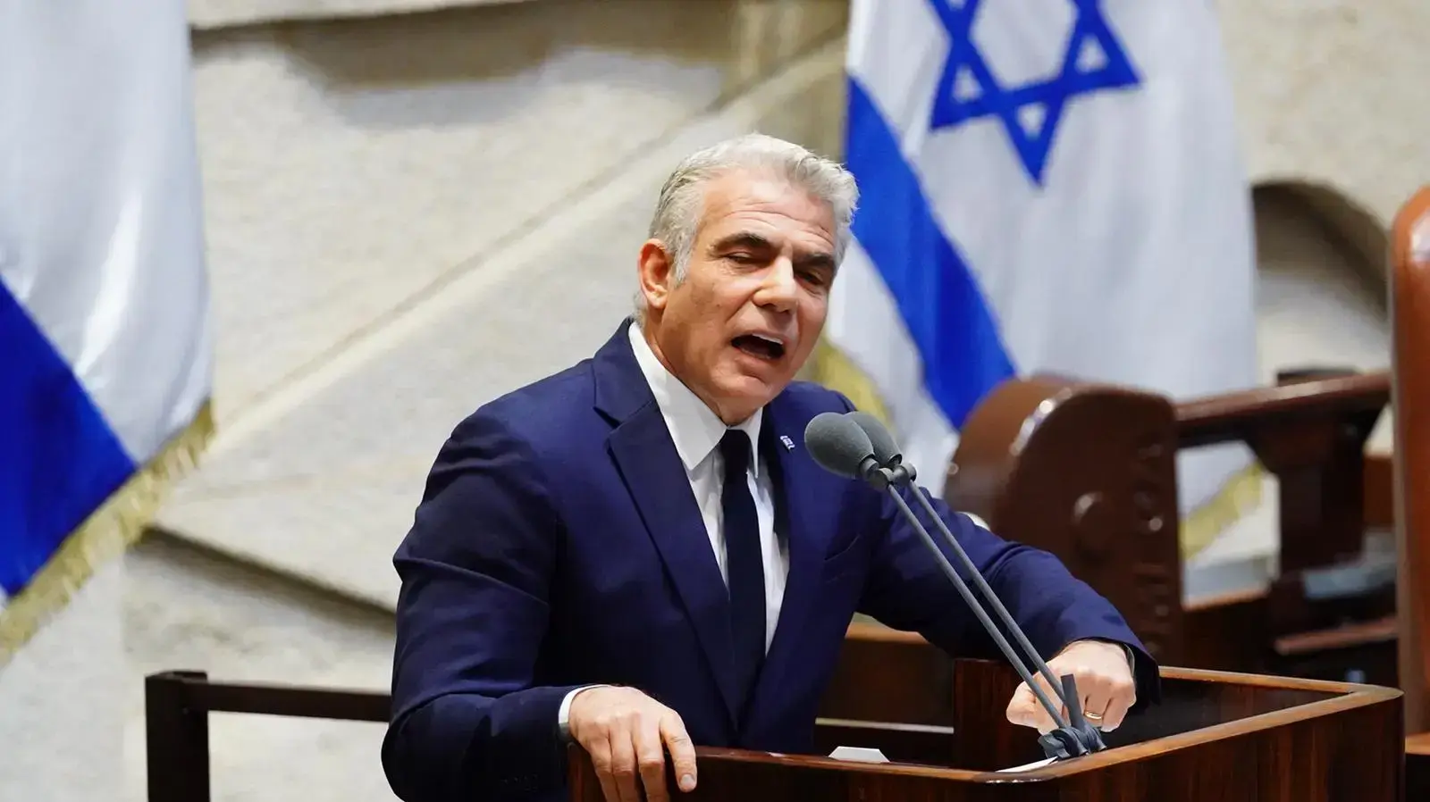 יאיר לפיד בהשבעת הממשלה ה-35, 17 במאי 2020 יאיר לפיד בהשבעת הממשלה ה-35, 17 במאי 2020
