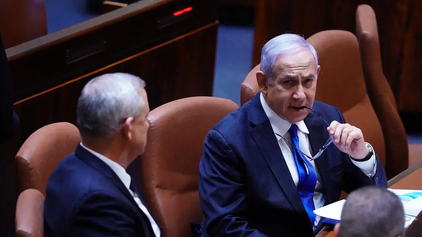 ראש הממשלה, בנימין נתניהו ויו"ר כחול לבן בני גנץ במהלך טקס השבעת הכנסת ה- 23
17 במאי 2020 ראש הממשלה, בנימין נתניהו ויו"ר כחול לבן בני גנץ במהלך טקס השבעת הכנסת ה- 23
17 במאי 2020