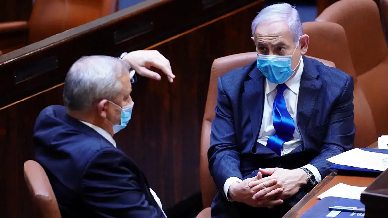 בני גנץ ובנימין נתניהו בהשבעת ממשלת ישראל ה-35, 17 במאי 2020 בני גנץ ובנימין נתניהו בהשבעת ממשלת ישראל ה-35, 17 במאי 2020