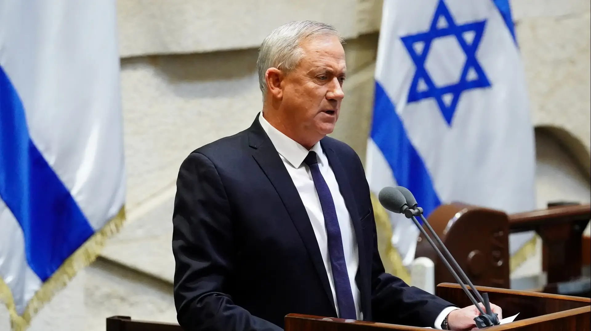 בני גנץ ובנימין נתניהו בהשבעת ממשלת ישראל ה-35, 17 במאי 2020 בני גנץ ובנימין נתניהו בהשבעת ממשלת ישראל ה-35, 17 במאי 2020