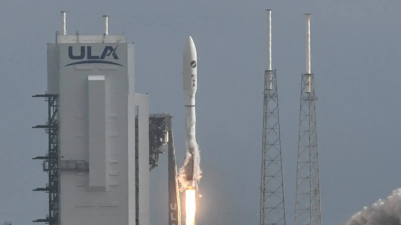 שיגור של המטוס החשאי X-37B מבסיס קייפ קנוורל, קליפורניה, 17 במאי 2020 שיגור של המטוס החשאי X-37B מבסיס קייפ קנוורל, קליפורניה, 17 במאי 2020