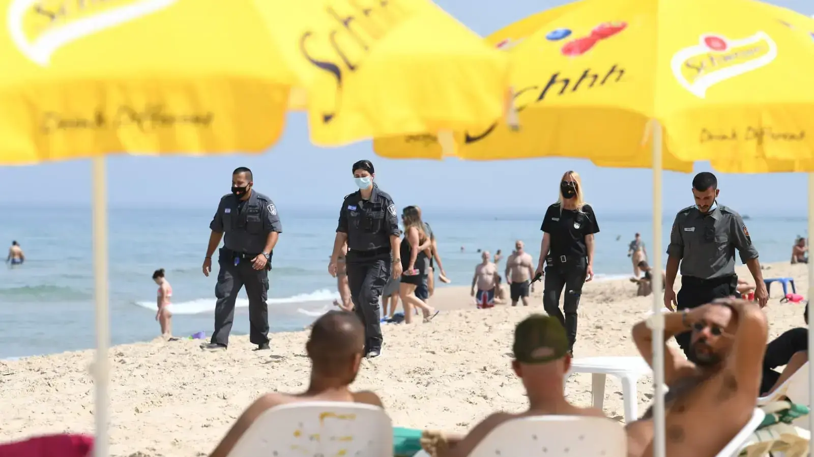 הכנות לפתיחת חופי הרחצה בראשל"צ 19 במאי 2020 הכנות לפתיחת חופי הרחצה בראשל"צ 19 במאי 2020