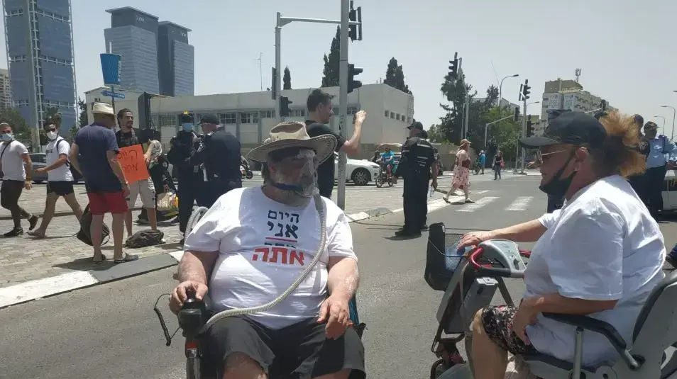 הפגנת הנכים בצומת עזריאלי, תל אביב 19 במאי 2020 הפגנת הנכים בצומת עזריאלי, תל אביב 19 במאי 2020