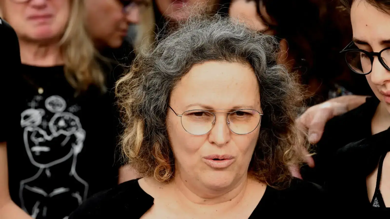 אמה של מאיה וישניאק שנרצחה על פי החשד על ידי בן זוגה, אורנית, 19 במאי 2020 אמה של מאיה וישניאק שנרצחה על פי החשד על ידי בן זוגה, אורנית, 19 במאי 2020