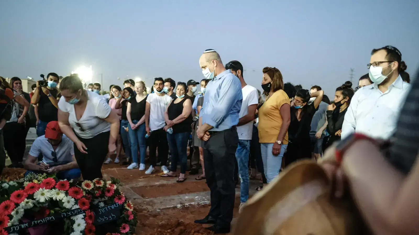הלוויתה של מאיה וישניאק בית העלמין ירקון, 17 במאי 2020 הלוויתה של מאיה וישניאק בית העלמין ירקון, 17 במאי 2020