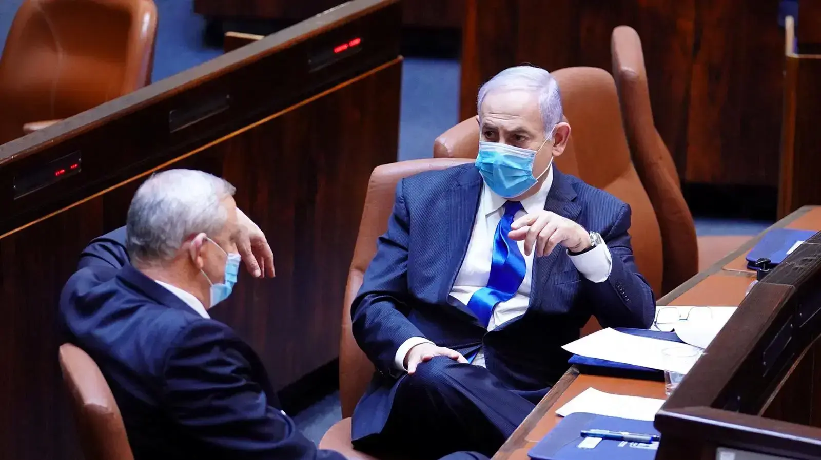 בנימין נתניהו ובני גנץ בהשבעת הכנסת, 17 במאי 2020. בנימין נתניהו ובני גנץ בהשבעת הכנסת, 17 במאי 2020.