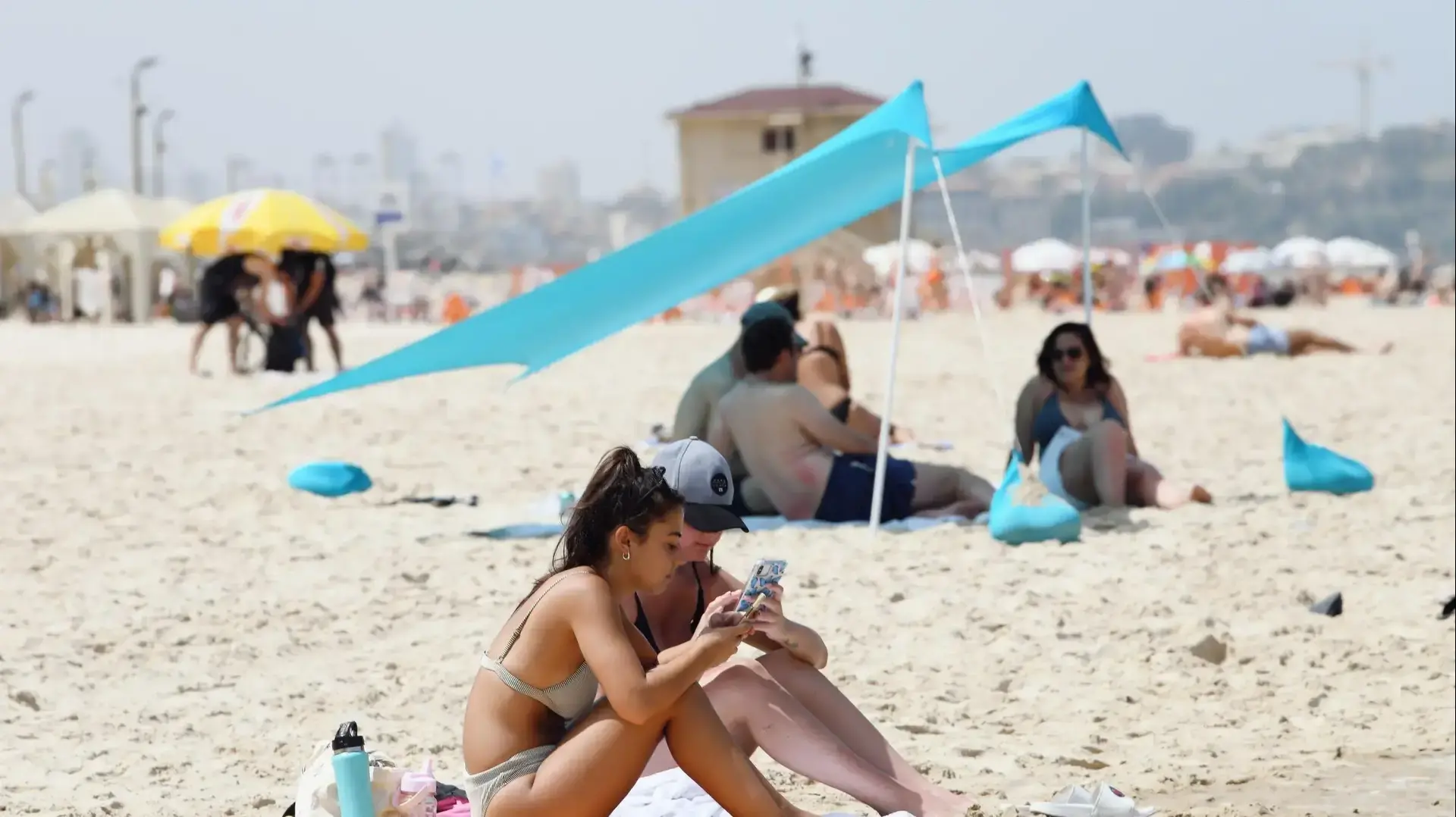 פתיחת חופי הרחצה אחרי עוצר הקורונה, תל אביב, 20 במאי 2020