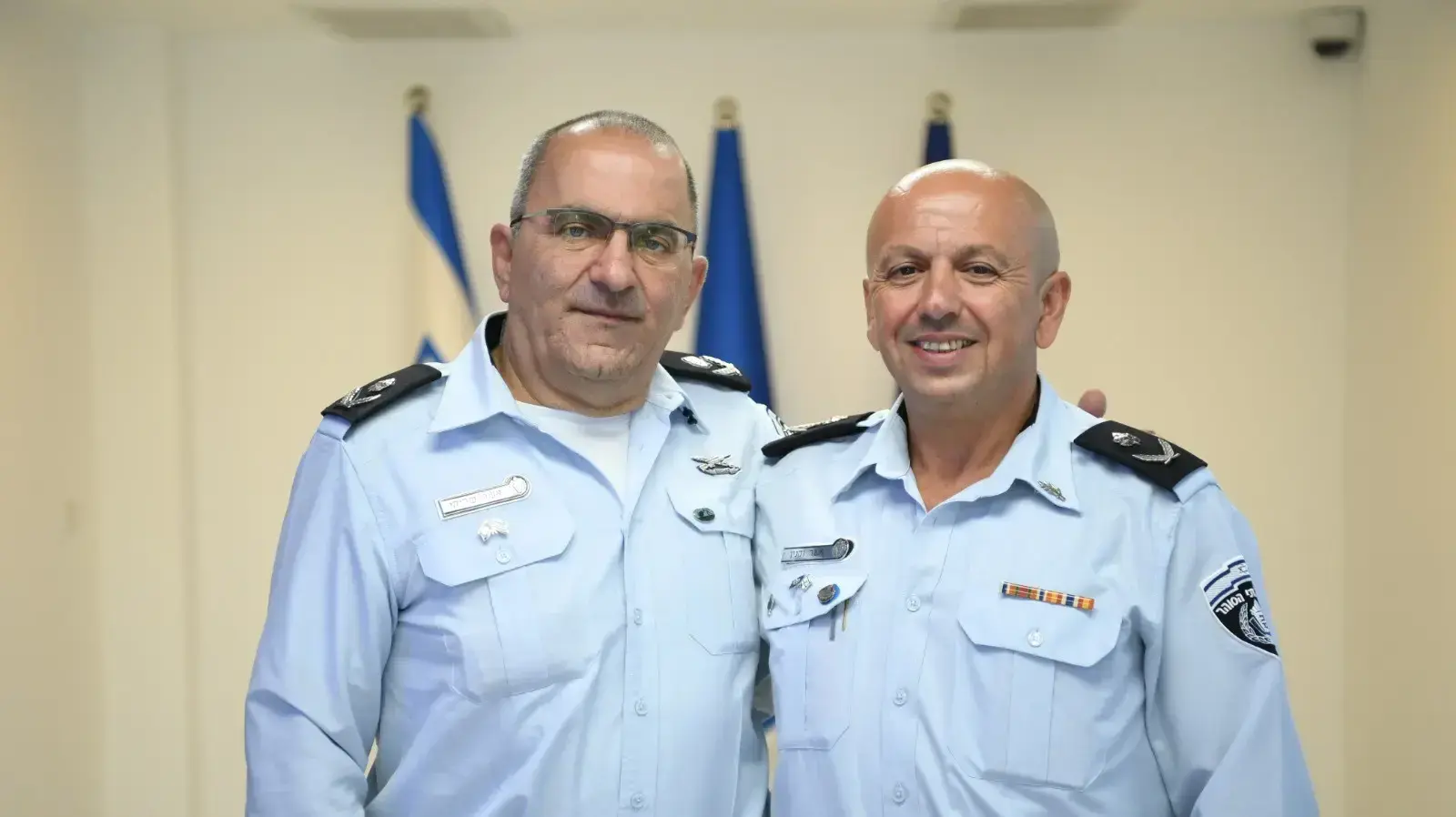 גונדר אשר שריקי, ראש אגף האסיר בשב"ס (משמאל)
אשר וקנין, מ"מ נציב שב"ס (מימין) גונדר אשר שריקי, ראש אגף האסיר בשב"ס (משמאל)
אשר וקנין, מ"מ נציב שב"ס (מימין)
